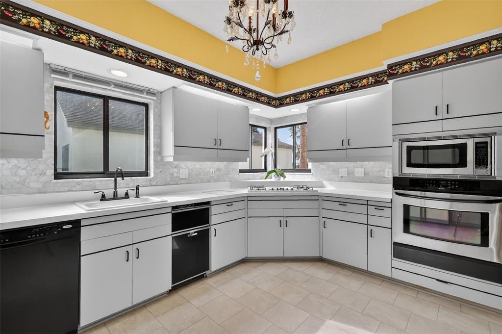 For Sale: $560,000 (3 beds, 2 baths, 2970 Square Feet)