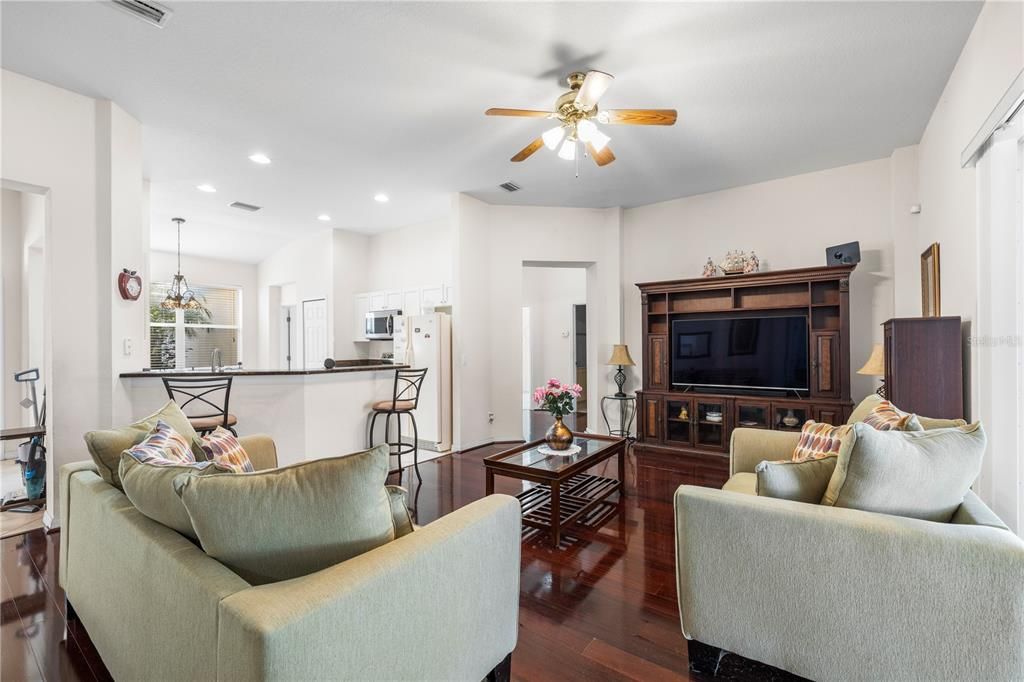 For Sale: $325,000 (3 beds, 2 baths, 1686 Square Feet)