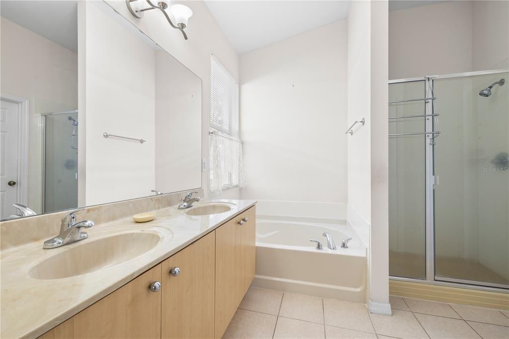 For Sale: $325,000 (3 beds, 2 baths, 1686 Square Feet)