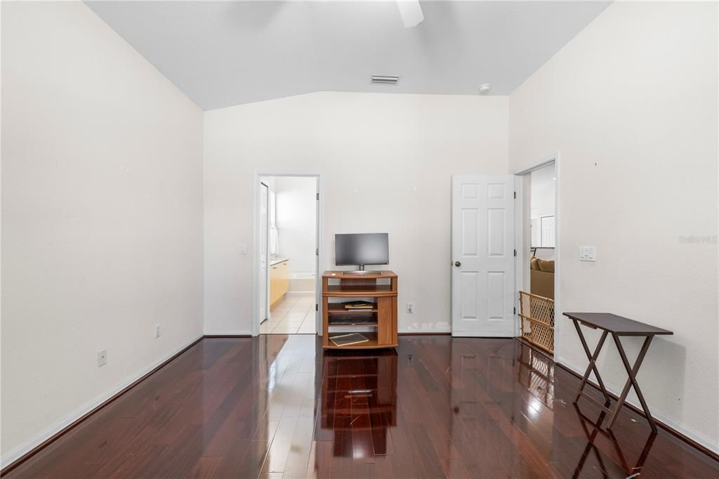 For Sale: $325,000 (3 beds, 2 baths, 1686 Square Feet)