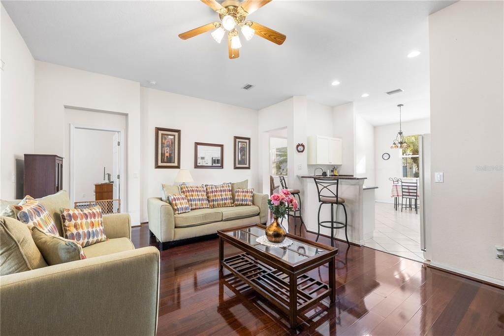 For Sale: $325,000 (3 beds, 2 baths, 1686 Square Feet)