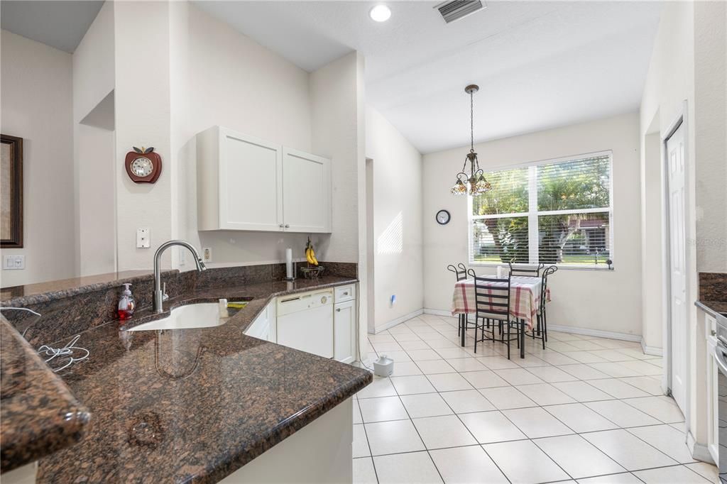 For Sale: $325,000 (3 beds, 2 baths, 1686 Square Feet)