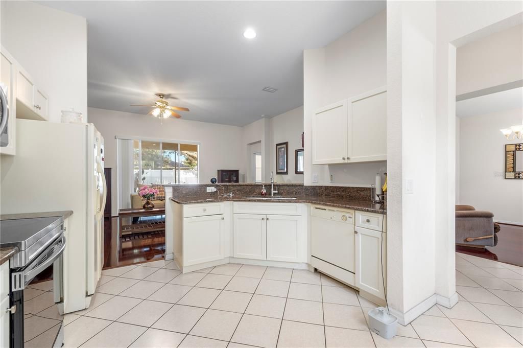 For Sale: $325,000 (3 beds, 2 baths, 1686 Square Feet)