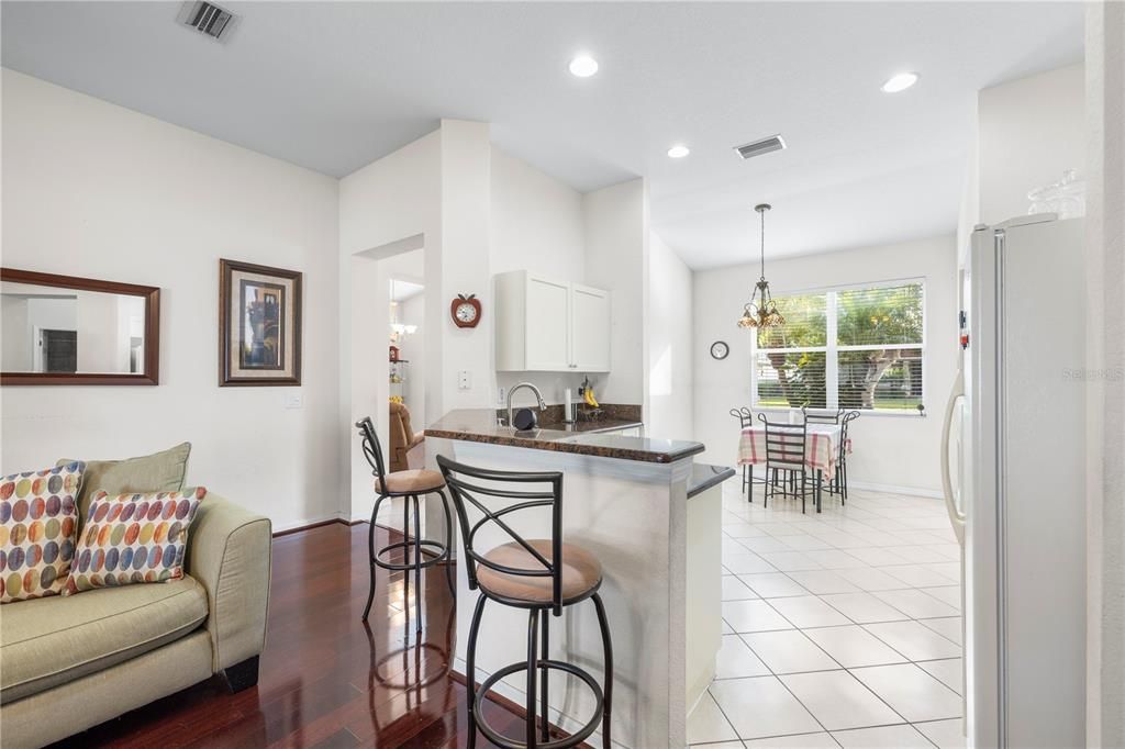 For Sale: $325,000 (3 beds, 2 baths, 1686 Square Feet)