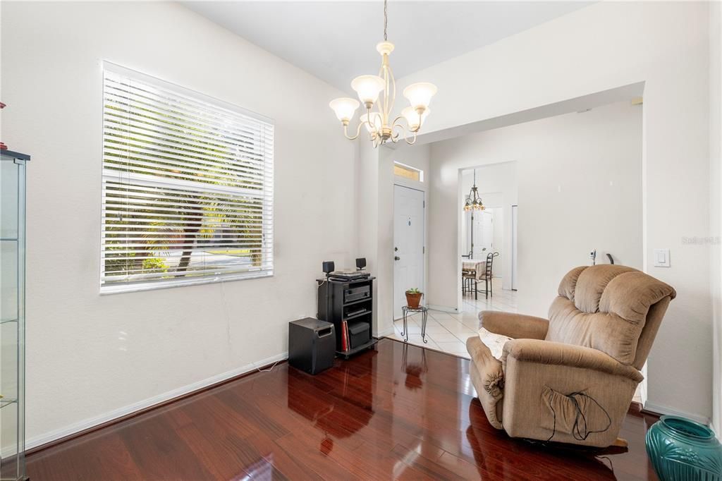 For Sale: $325,000 (3 beds, 2 baths, 1686 Square Feet)