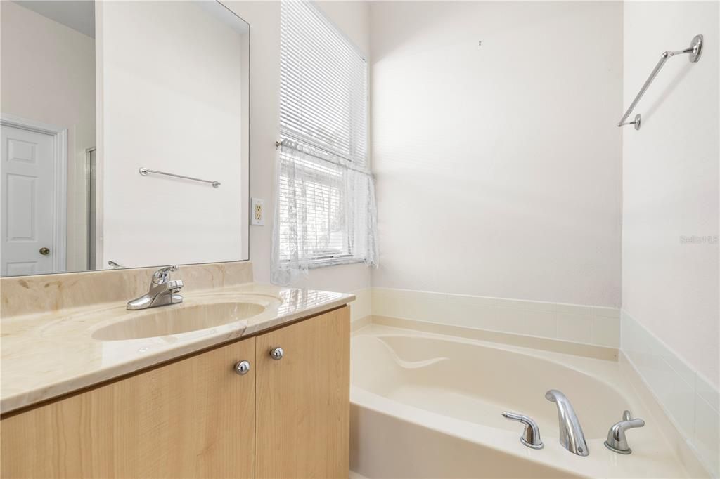 For Sale: $325,000 (3 beds, 2 baths, 1686 Square Feet)