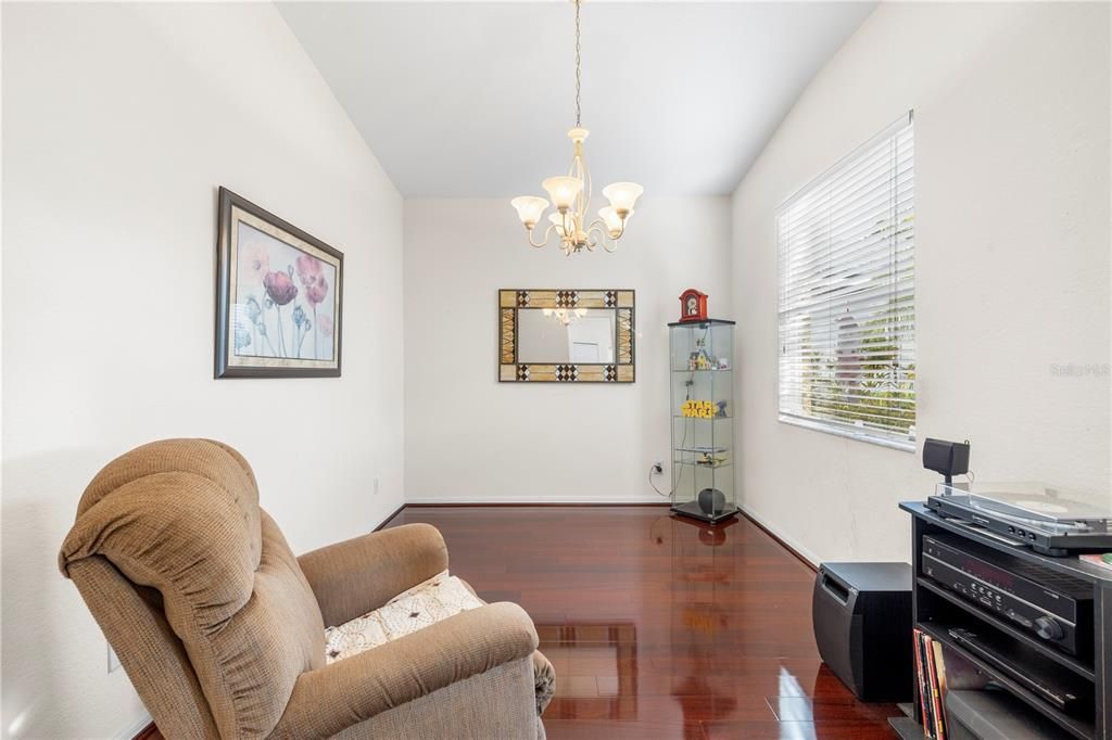 For Sale: $325,000 (3 beds, 2 baths, 1686 Square Feet)