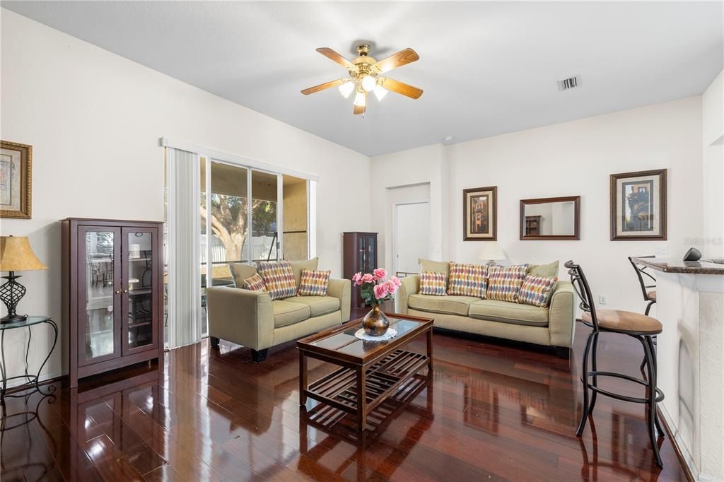 For Sale: $325,000 (3 beds, 2 baths, 1686 Square Feet)