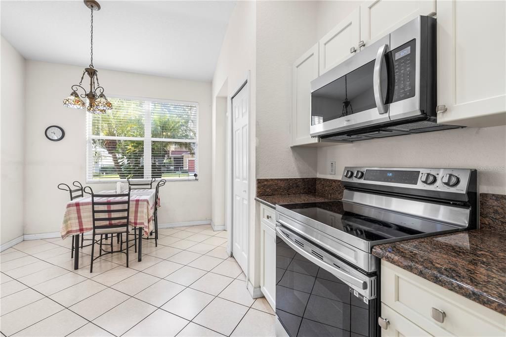 For Sale: $325,000 (3 beds, 2 baths, 1686 Square Feet)