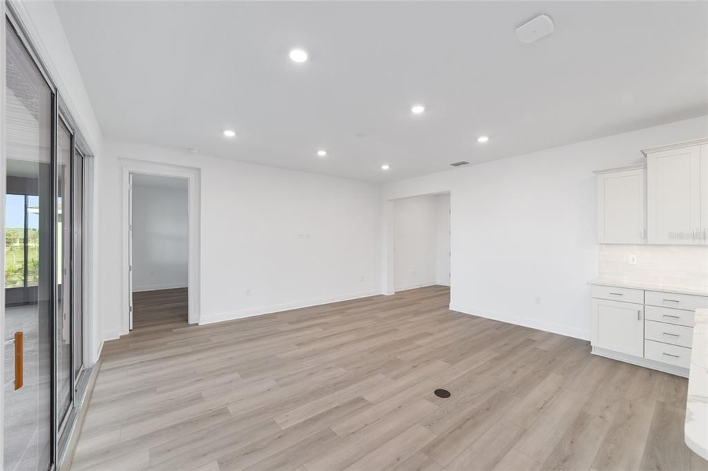 待售: $367,000 (2 贝兹, 2 浴室, 1718 平方英尺)