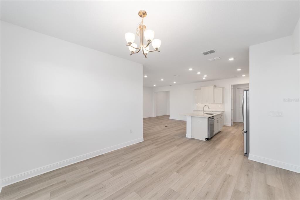 待售: $367,000 (2 贝兹, 2 浴室, 1718 平方英尺)