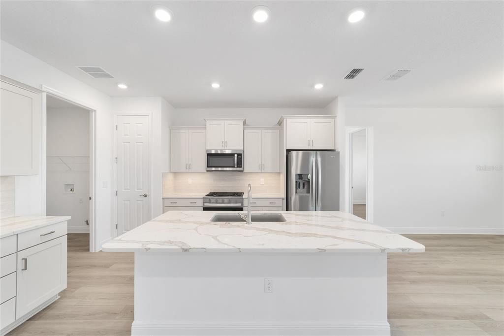 待售: $367,000 (2 贝兹, 2 浴室, 1718 平方英尺)