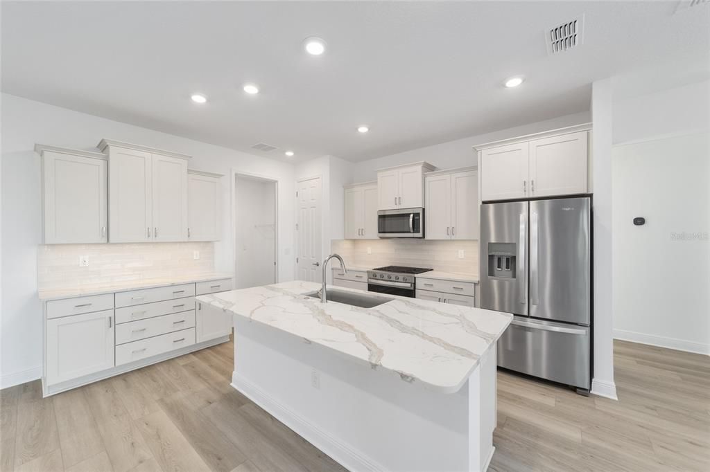 待售: $367,000 (2 贝兹, 2 浴室, 1718 平方英尺)