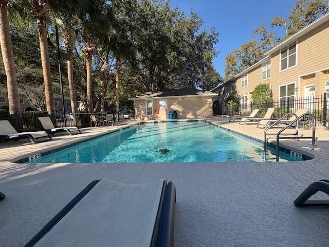 待售: $184,900 (2 贝兹, 2 浴室, 1114 平方英尺)