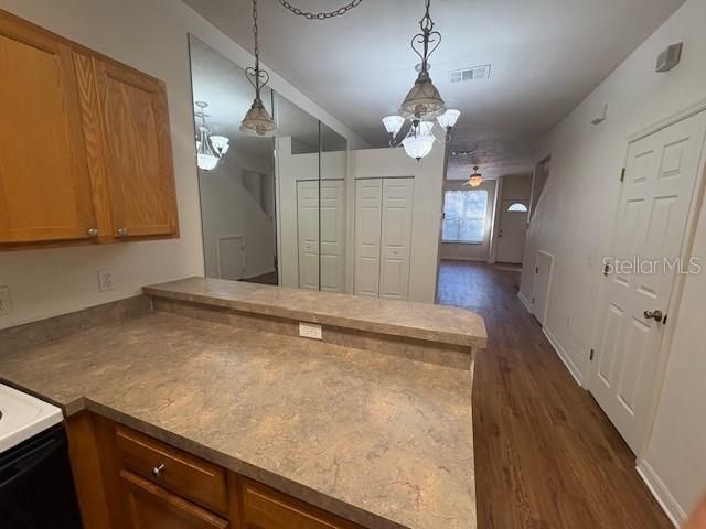 待售: $184,900 (2 贝兹, 2 浴室, 1114 平方英尺)