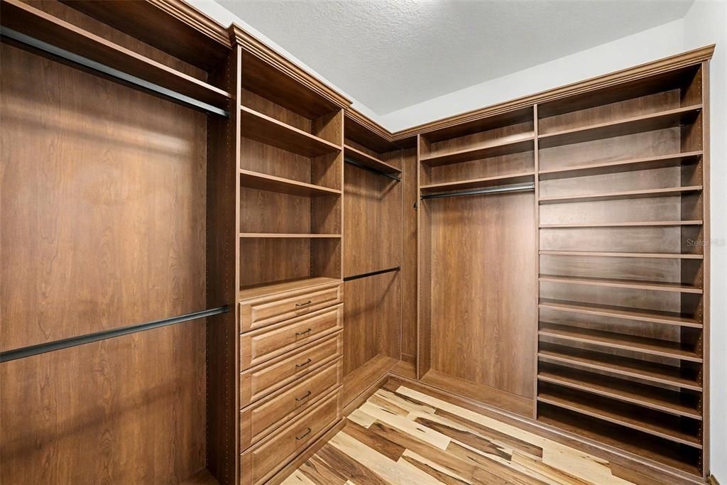 For Sale: $385,000 (3 beds, 2 baths, 1754 Square Feet)