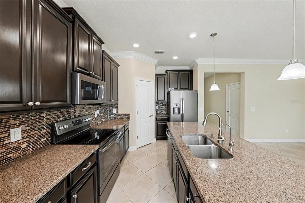 For Sale: $385,000 (3 beds, 2 baths, 1754 Square Feet)