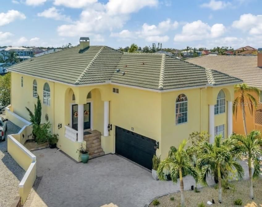 For Sale: $865,000 (3 beds, 2 baths, 2477 Square Feet)