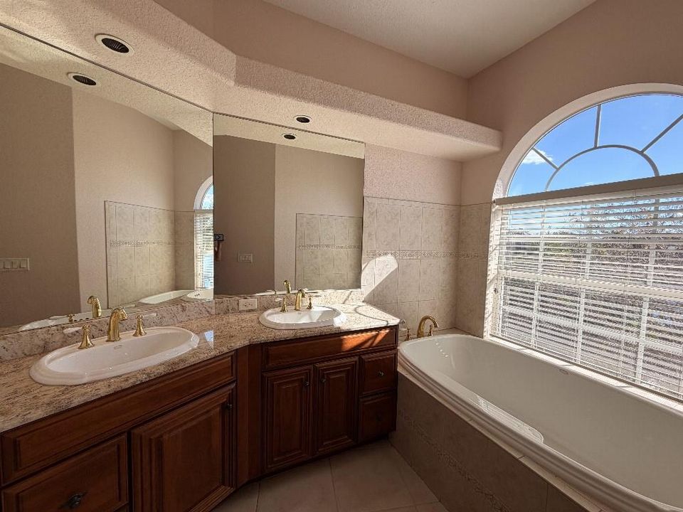 For Sale: $865,000 (3 beds, 2 baths, 2477 Square Feet)