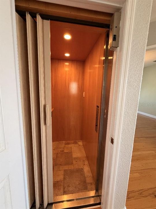 For Sale: $865,000 (3 beds, 2 baths, 2477 Square Feet)