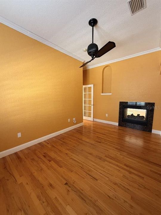 For Sale: $865,000 (3 beds, 2 baths, 2477 Square Feet)