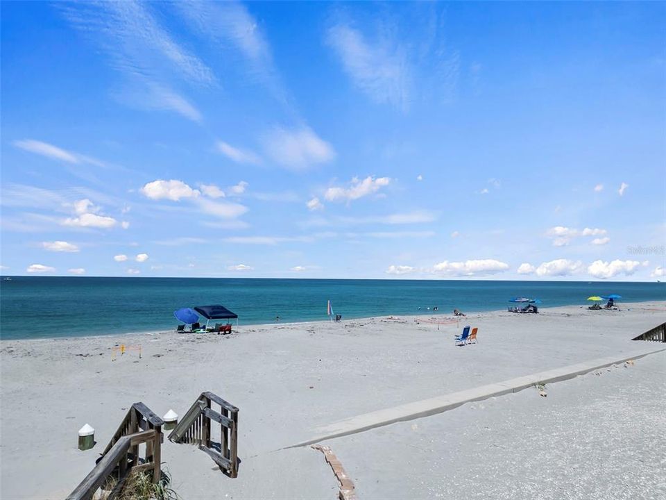 For Sale: $2,499,000 (3 beds, 4 baths, 2180 Square Feet)