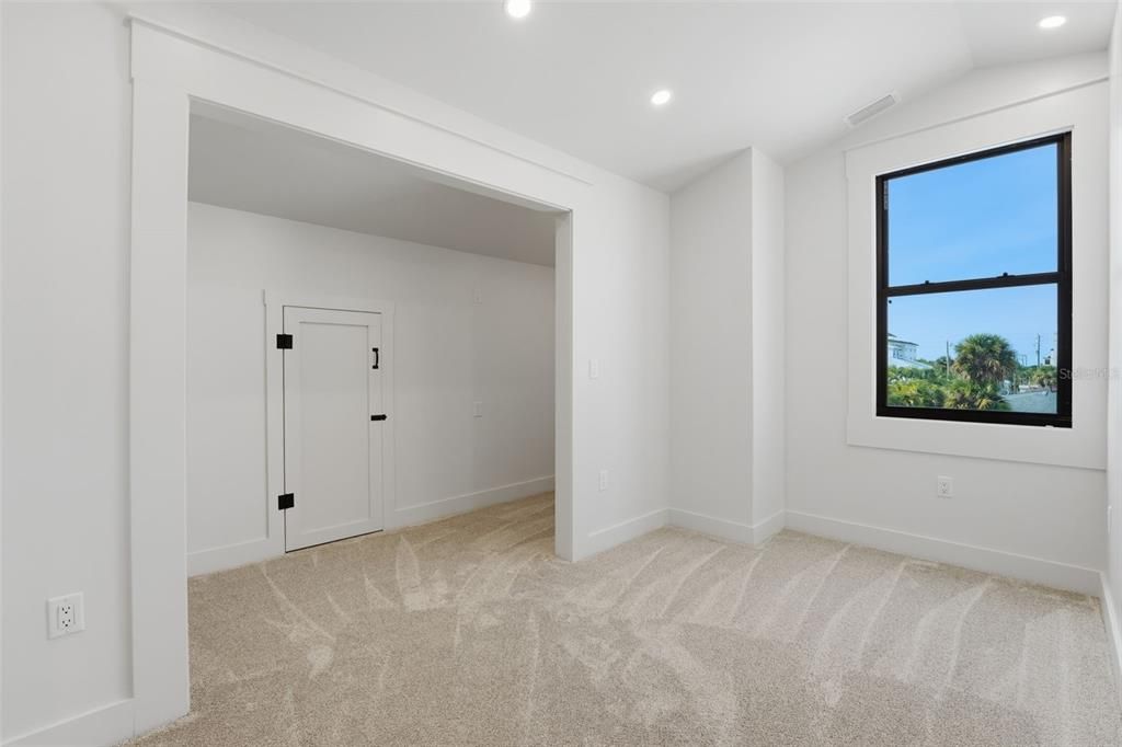 For Sale: $2,499,000 (3 beds, 4 baths, 2180 Square Feet)