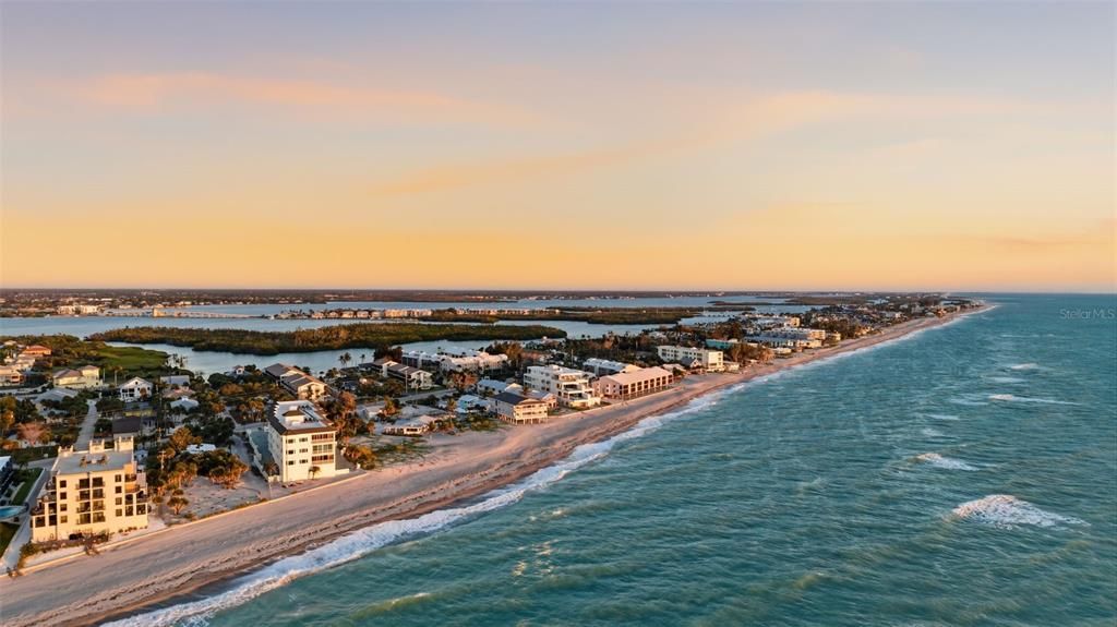 For Sale: $2,499,000 (3 beds, 4 baths, 2180 Square Feet)