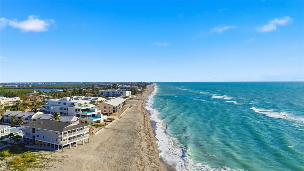 For Sale: $2,499,000 (3 beds, 4 baths, 2180 Square Feet)