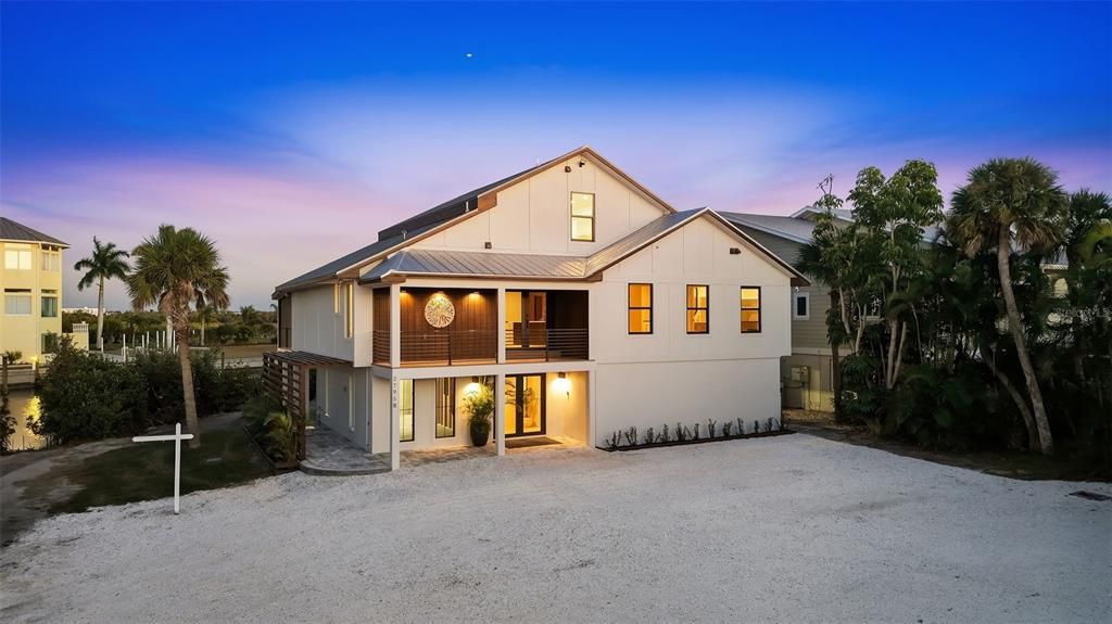 For Sale: $2,499,000 (3 beds, 4 baths, 2180 Square Feet)