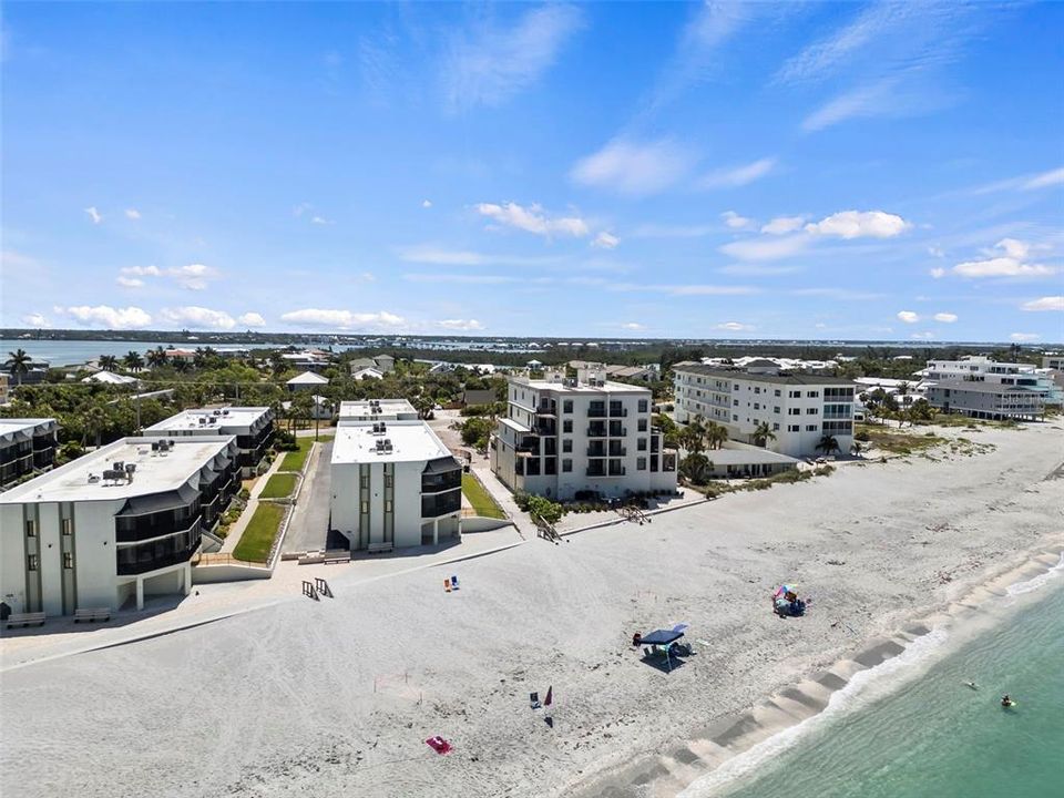 For Sale: $2,499,000 (3 beds, 4 baths, 2180 Square Feet)