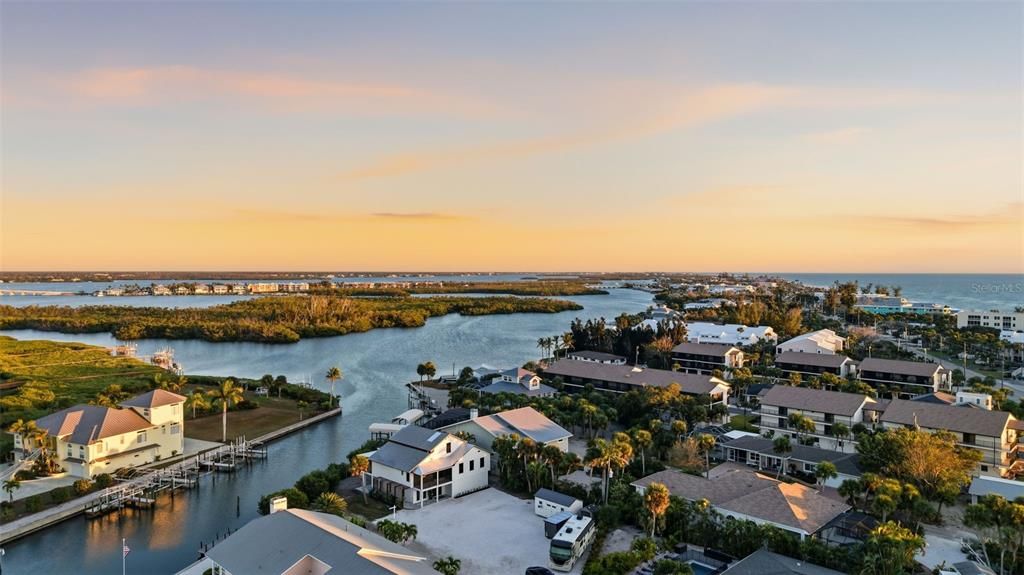 For Sale: $2,499,000 (3 beds, 4 baths, 2180 Square Feet)