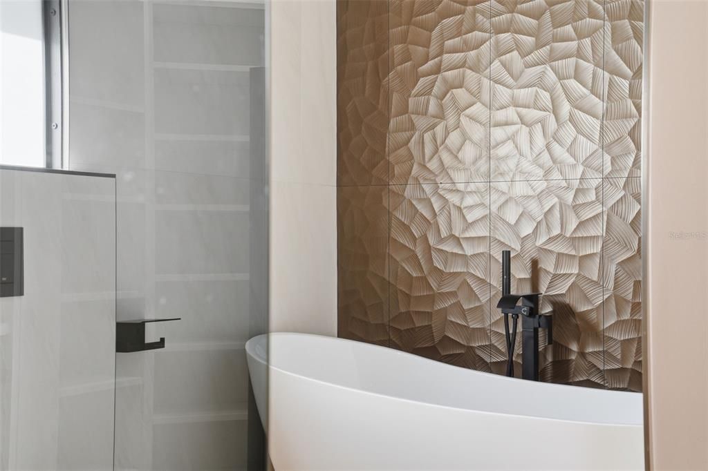 For Sale: $2,499,000 (3 beds, 4 baths, 2180 Square Feet)