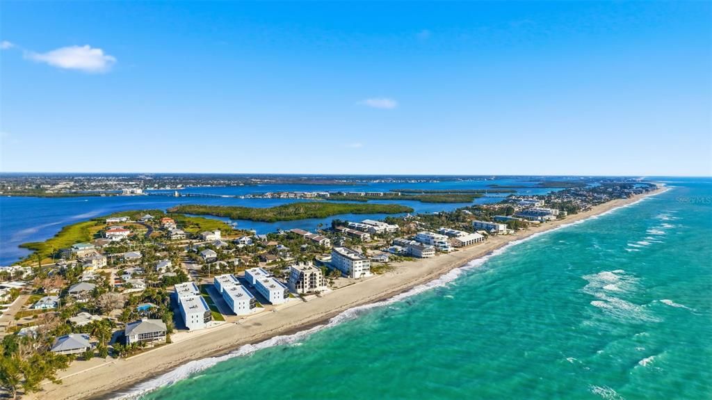 For Sale: $2,499,000 (3 beds, 4 baths, 2180 Square Feet)