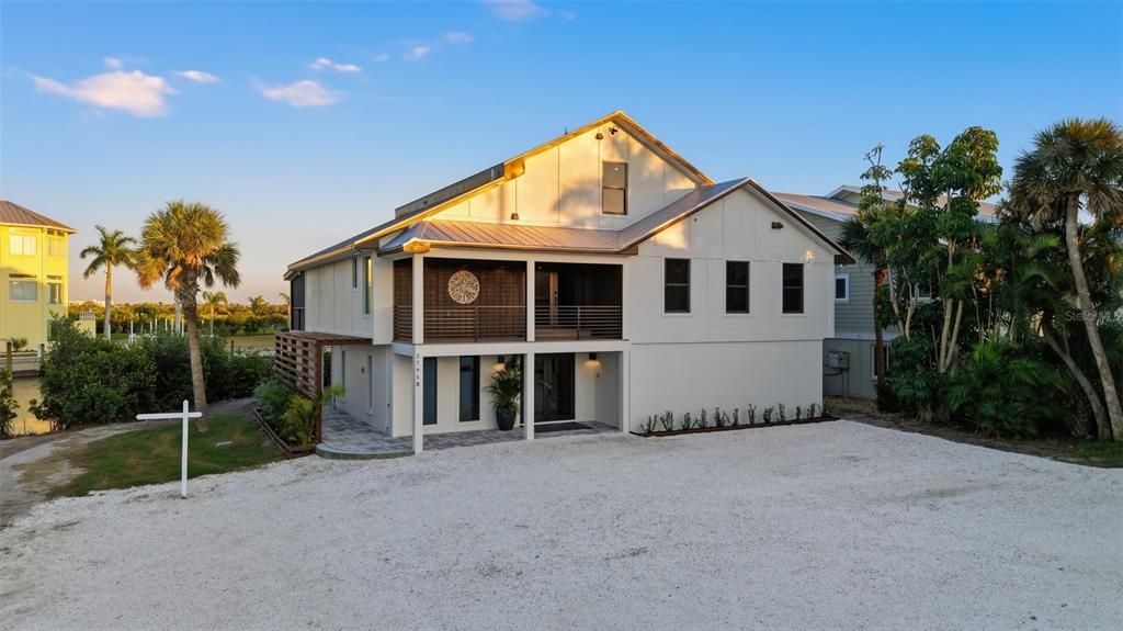 For Sale: $2,499,000 (3 beds, 4 baths, 2180 Square Feet)