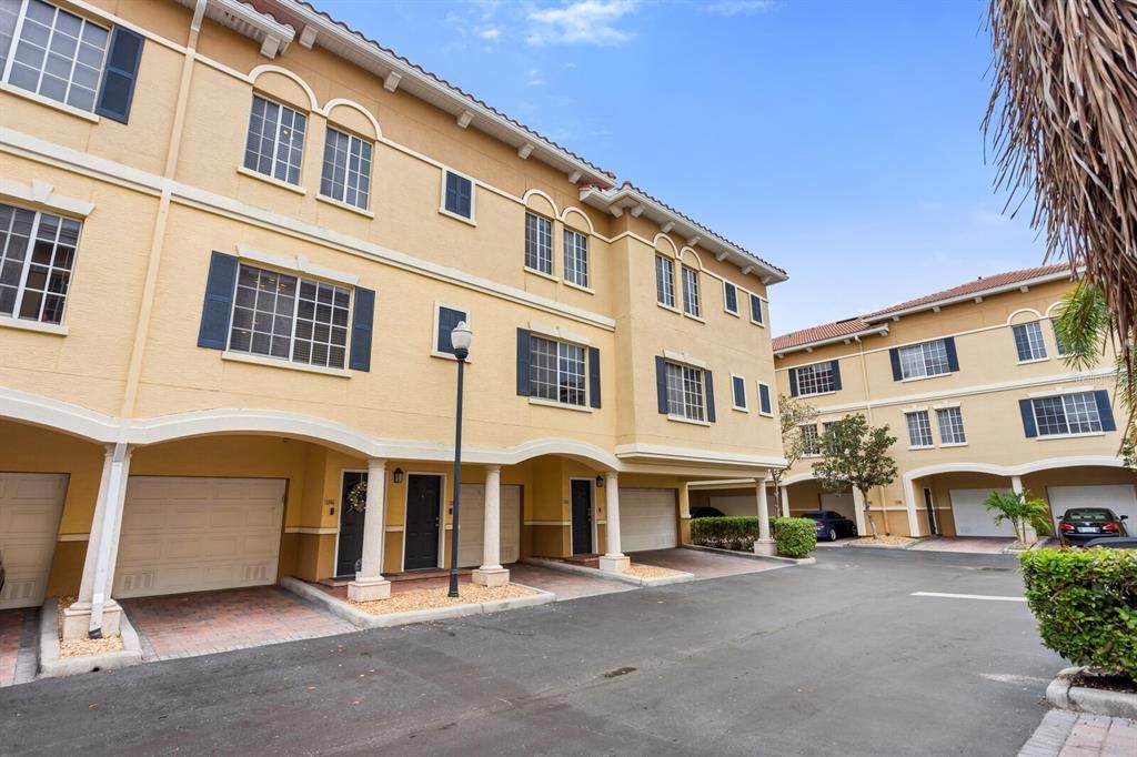 For Sale: $425,000 (2 beds, 2 baths, 1234 Square Feet)