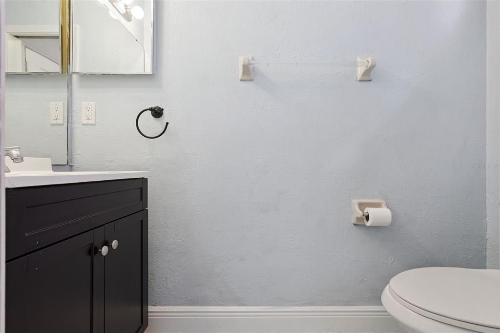 На продажу: $255,000 (2 спален, 2 ванн, 1335 Квадратных фут)