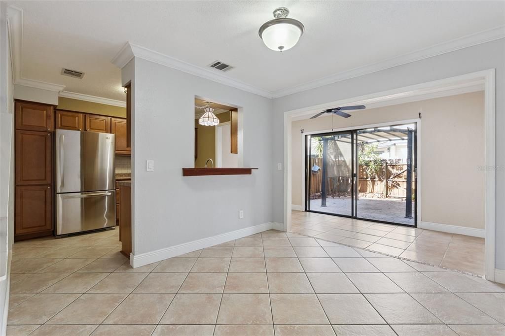 На продажу: $255,000 (2 спален, 2 ванн, 1335 Квадратных фут)