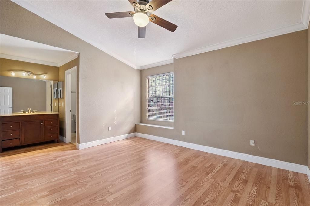 На продажу: $255,000 (2 спален, 2 ванн, 1335 Квадратных фут)