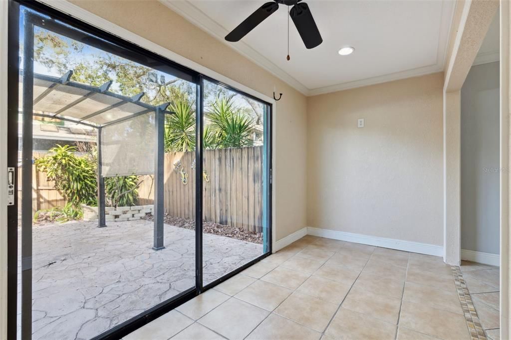 На продажу: $255,000 (2 спален, 2 ванн, 1335 Квадратных фут)