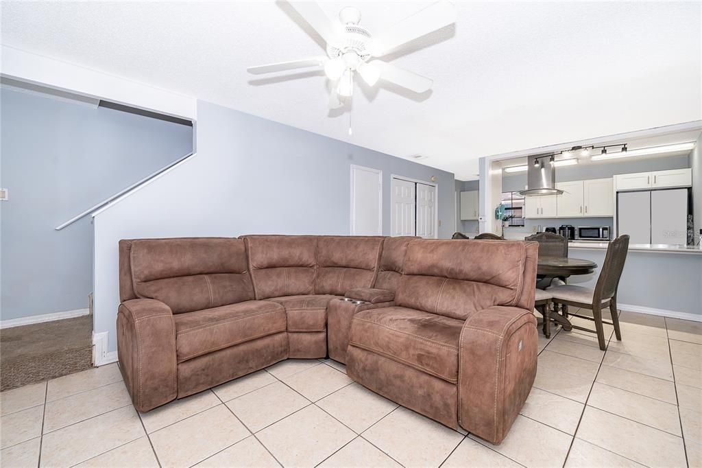 For Sale: $284,900 (3 beds, 2 baths, 1159 Square Feet)