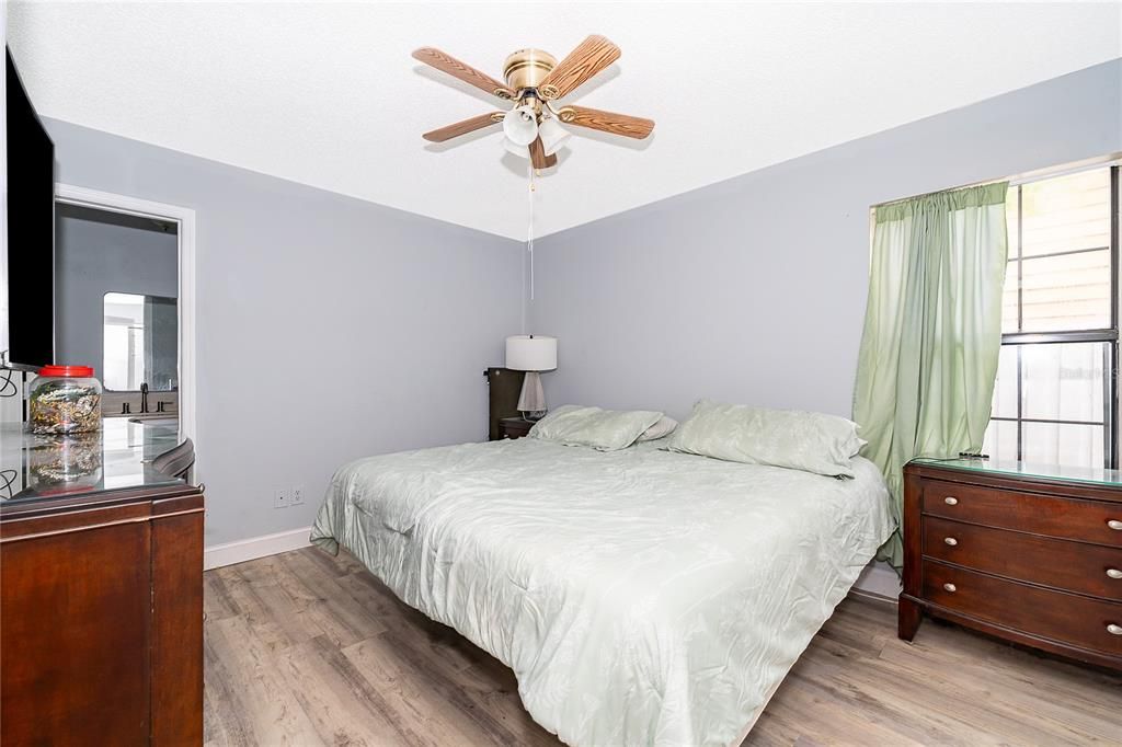 For Sale: $284,900 (3 beds, 2 baths, 1159 Square Feet)