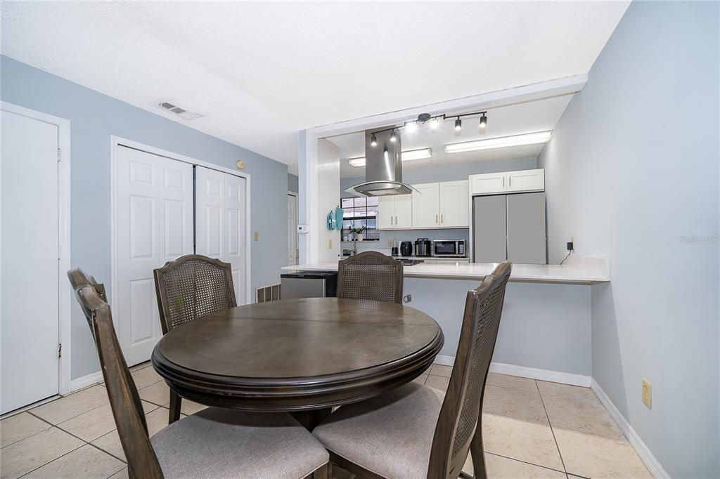 For Sale: $284,900 (3 beds, 2 baths, 1159 Square Feet)