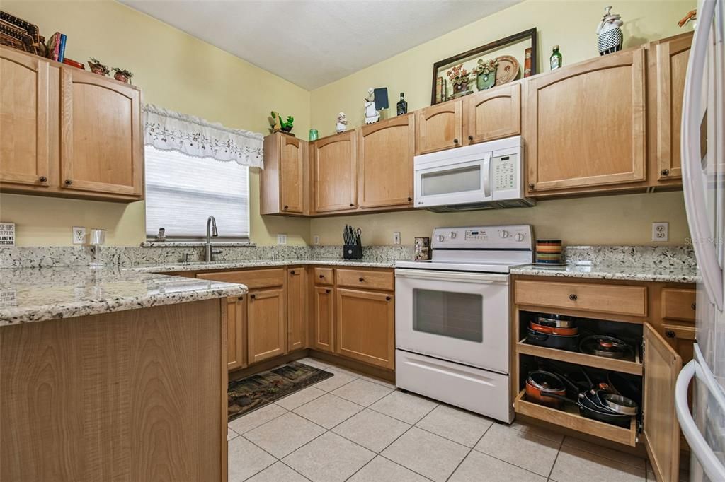 For Sale: $325,000 (3 beds, 2 baths, 1786 Square Feet)