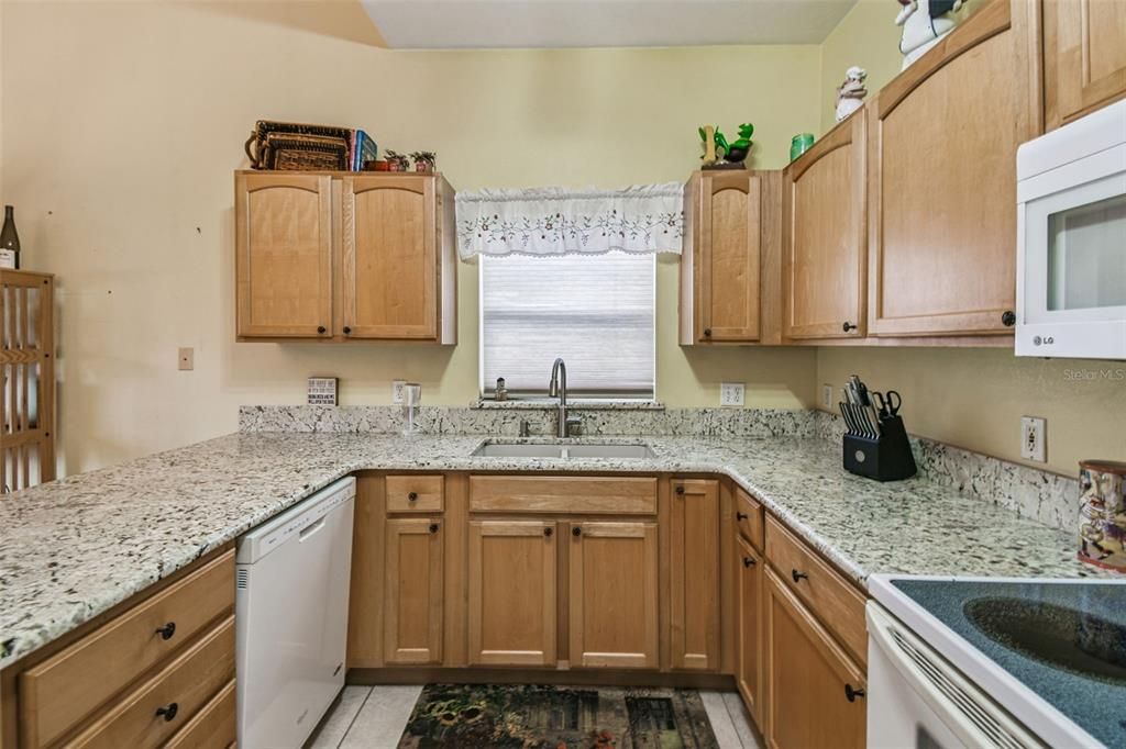 For Sale: $325,000 (3 beds, 2 baths, 1786 Square Feet)