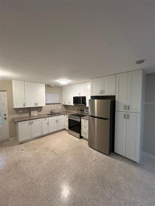 For Rent: $1,795 (1 beds, 1 baths, 639 Square Feet)