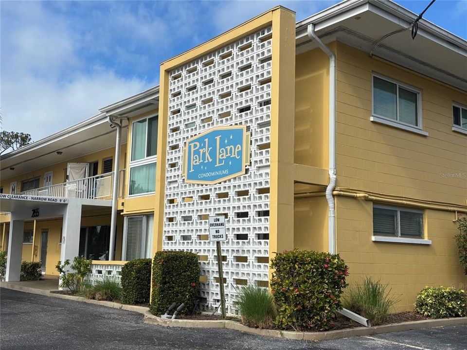 For Rent: $1,795 (1 beds, 1 baths, 639 Square Feet)