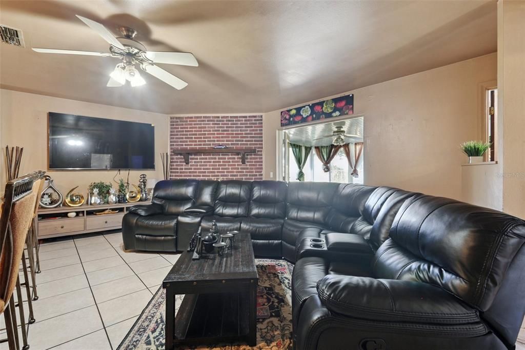 待售: $290,000 (3 贝兹, 2 浴室, 1547 平方英尺)