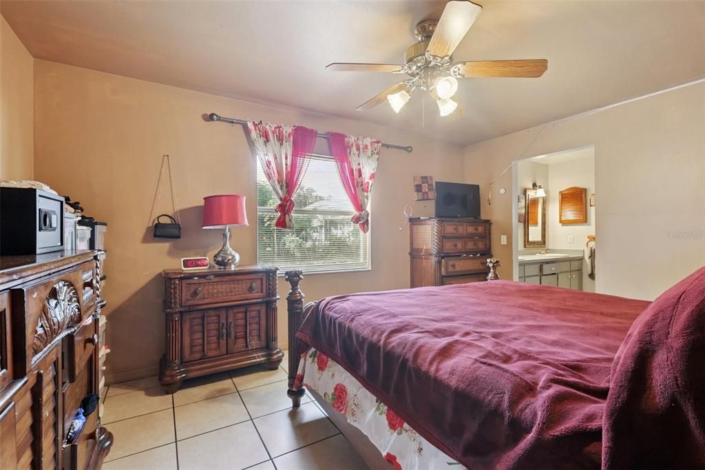 待售: $290,000 (3 贝兹, 2 浴室, 1547 平方英尺)