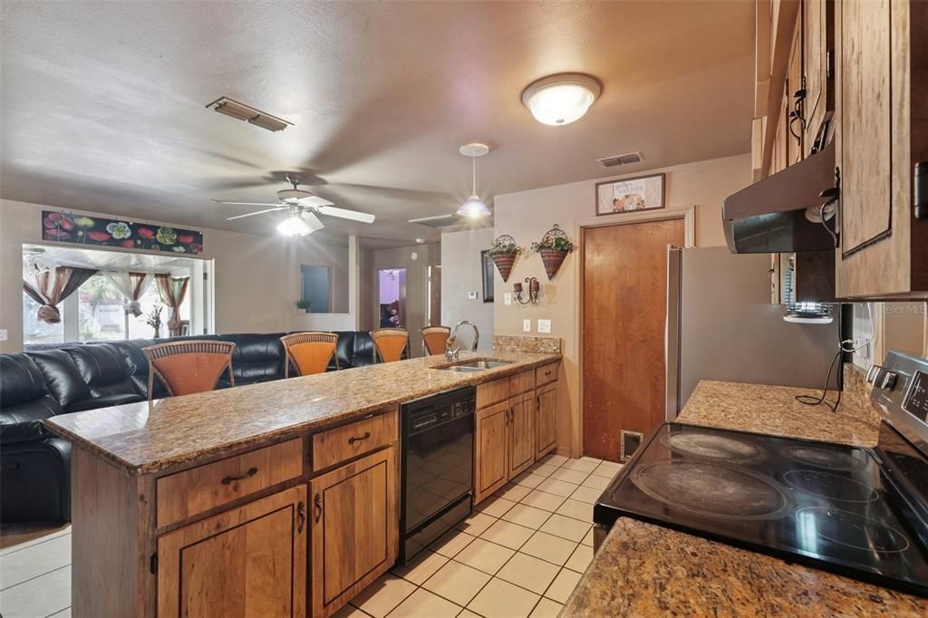 待售: $290,000 (3 贝兹, 2 浴室, 1547 平方英尺)